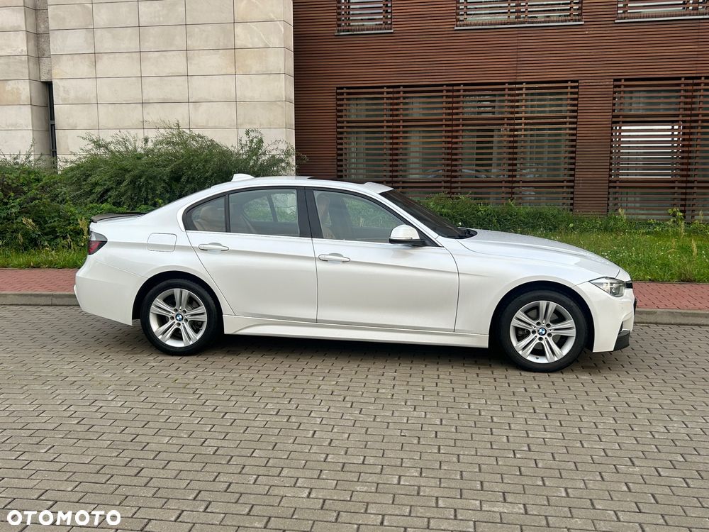 BMW Seria 3 330i xDrive M Sport - 8
