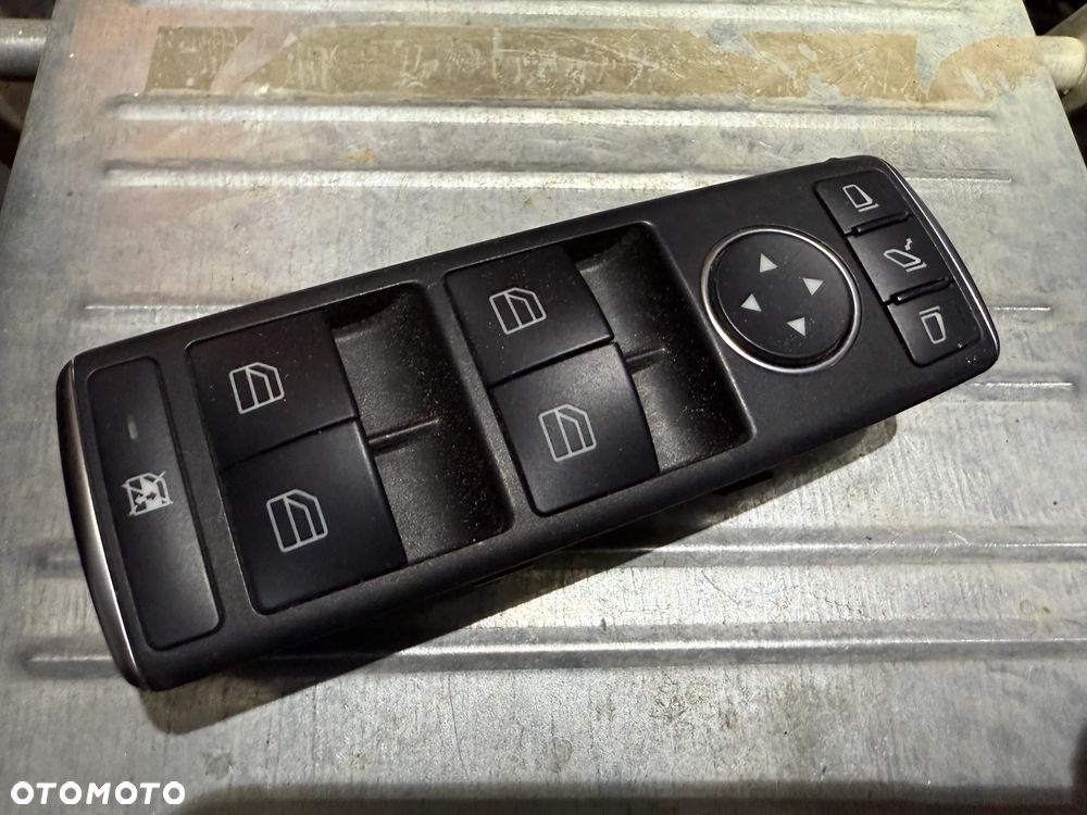Przełącznik panel lusterek Mercedes B-Klasa W246 lewy przód OE - 1