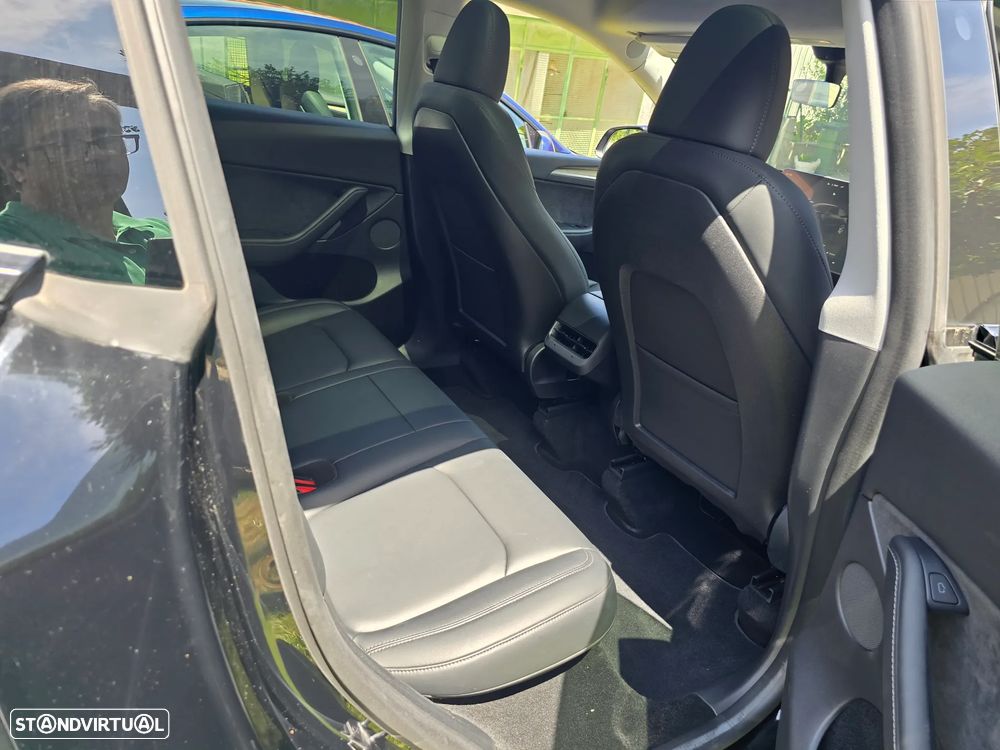 Tesla Model Y - 15