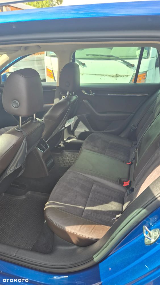 Skoda Octavia 2.0 TDI 4x4 L&K DSG - 15
