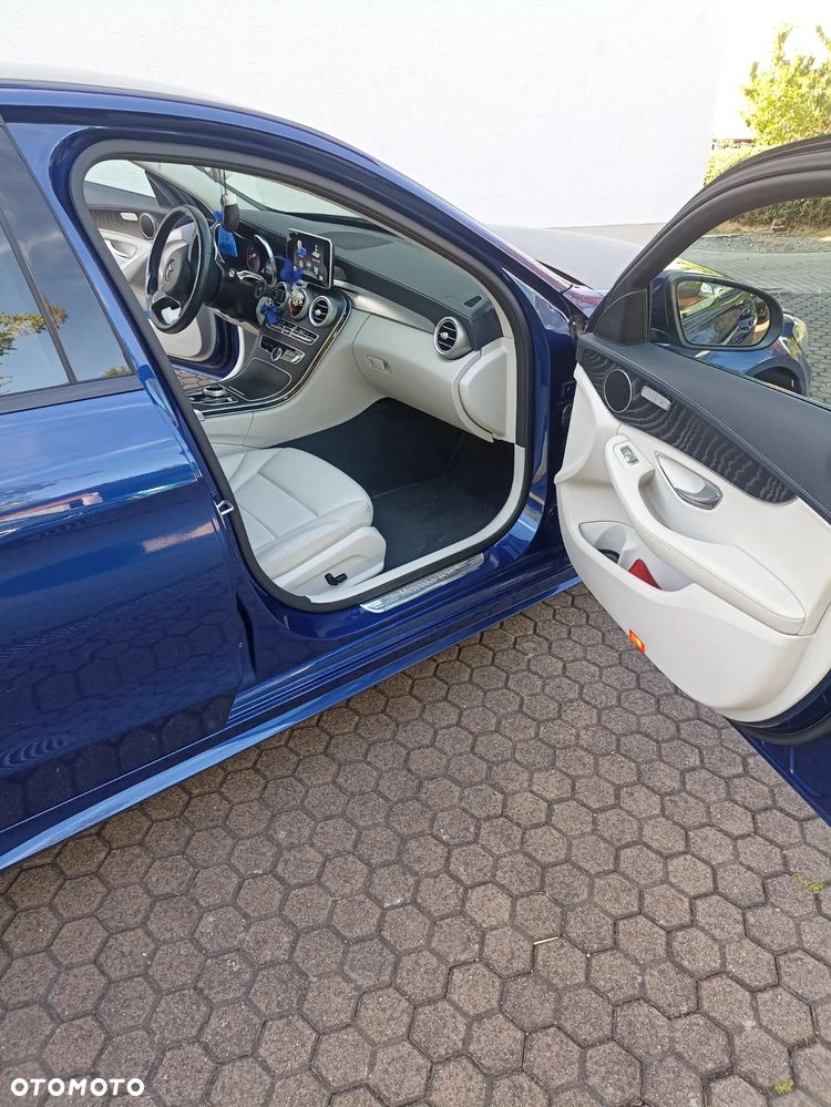 Mercedes-Benz Klasa C 400 4-Matic 9G-TRONIC - 11