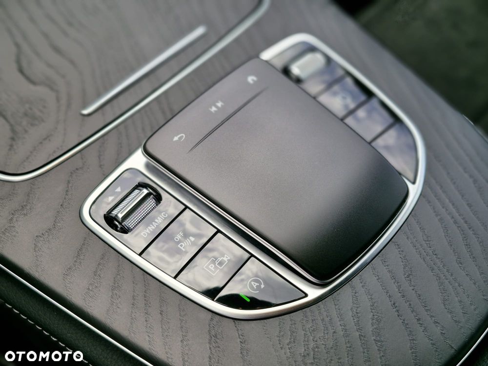 Mercedes-Benz Klasa E 220 d 4-Matic 9G-TRONIC - 25