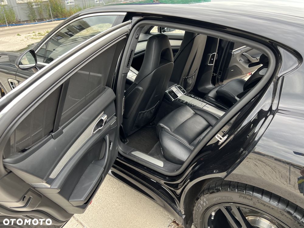 Porsche Panamera - 21