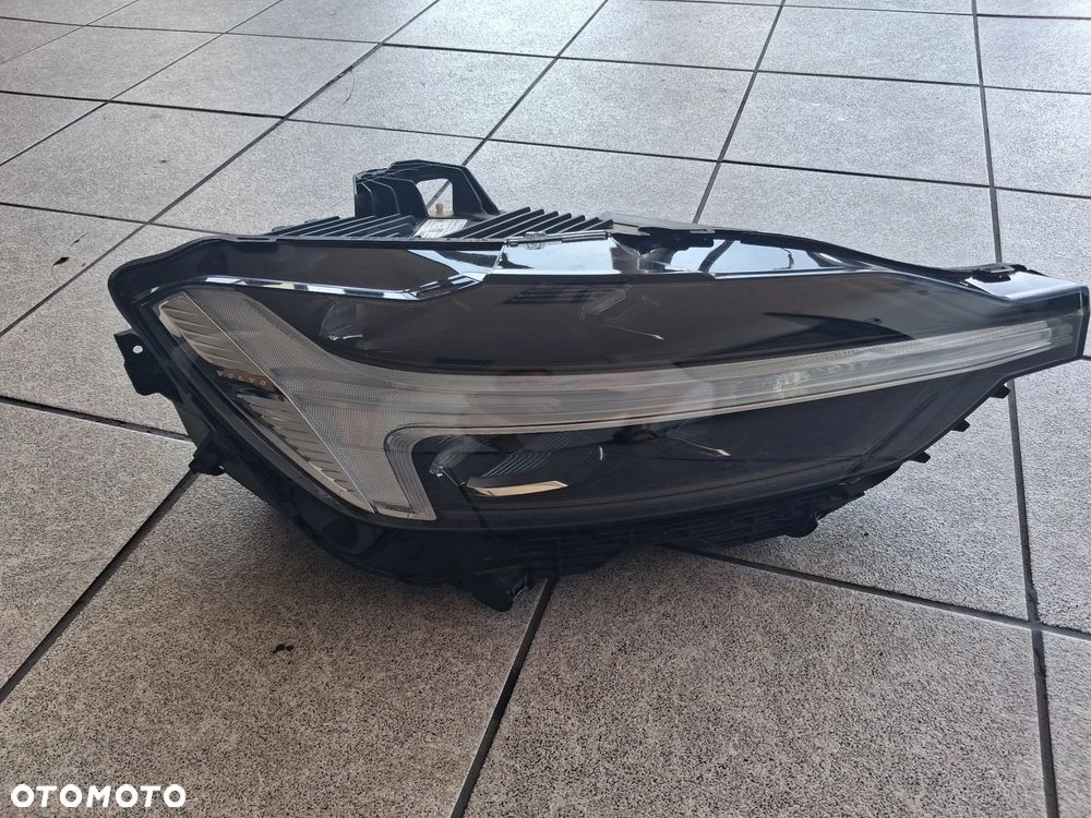 Reflektor Prawy Volvo XC60 II Lift Full Led 32420440 Europa