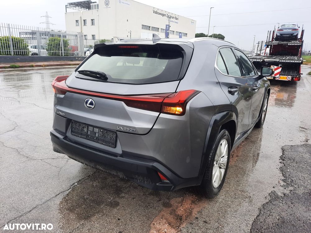 Lexus UX - 3