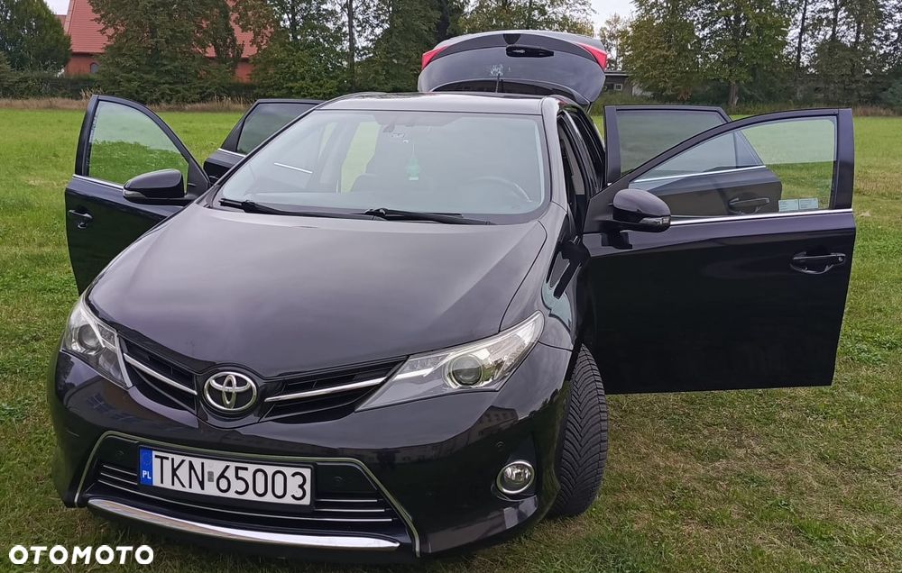 Toyota Auris 2014 photo 2
