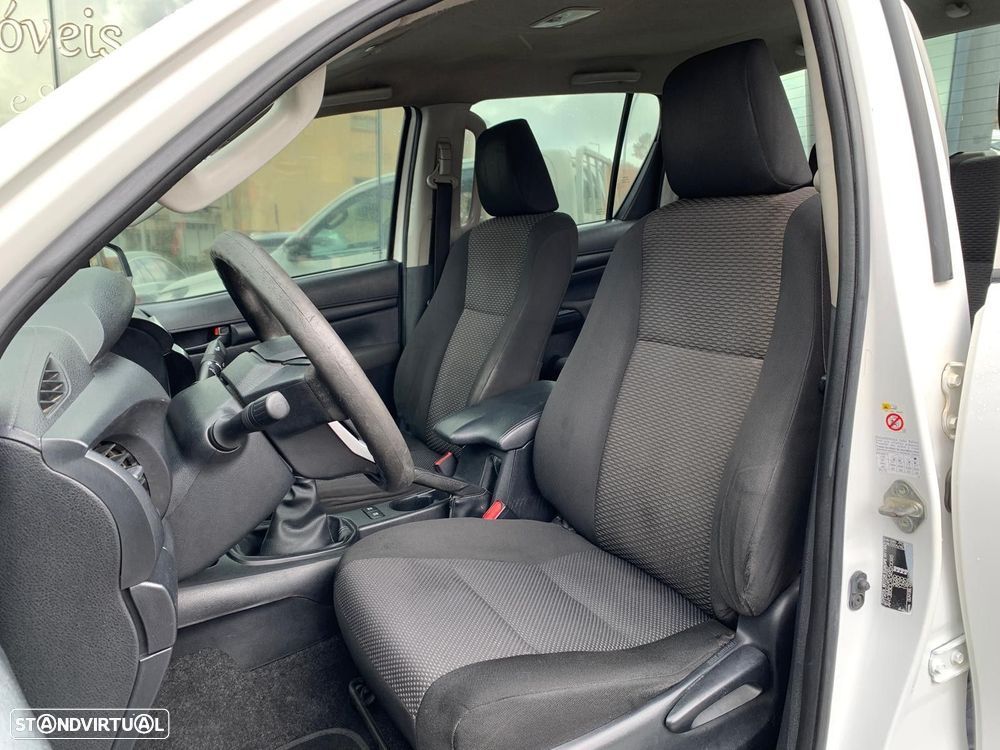 Toyota Hilux 2.4 D-4D 2WD CD - 14