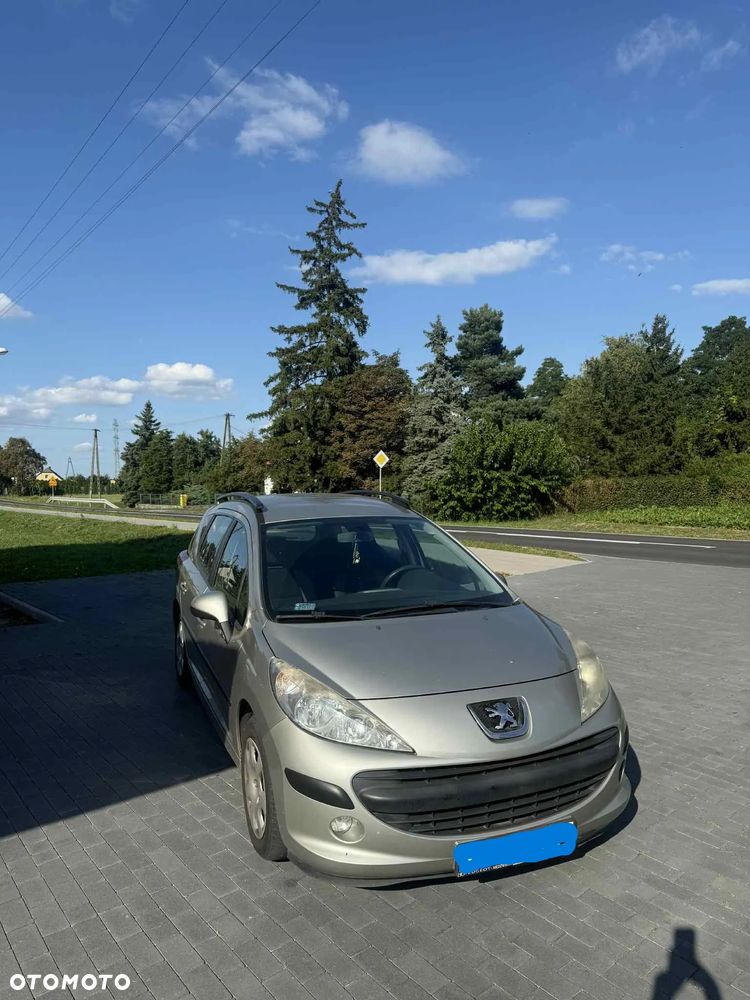 Peugeot 207 - 1