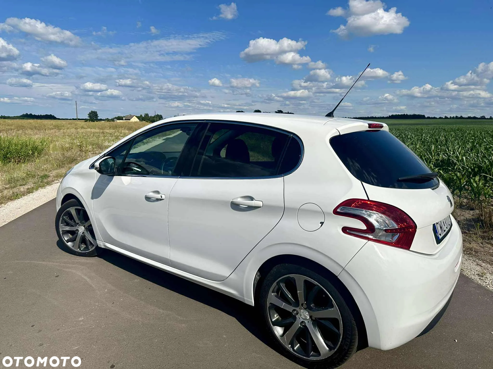 Peugeot 208 - 12