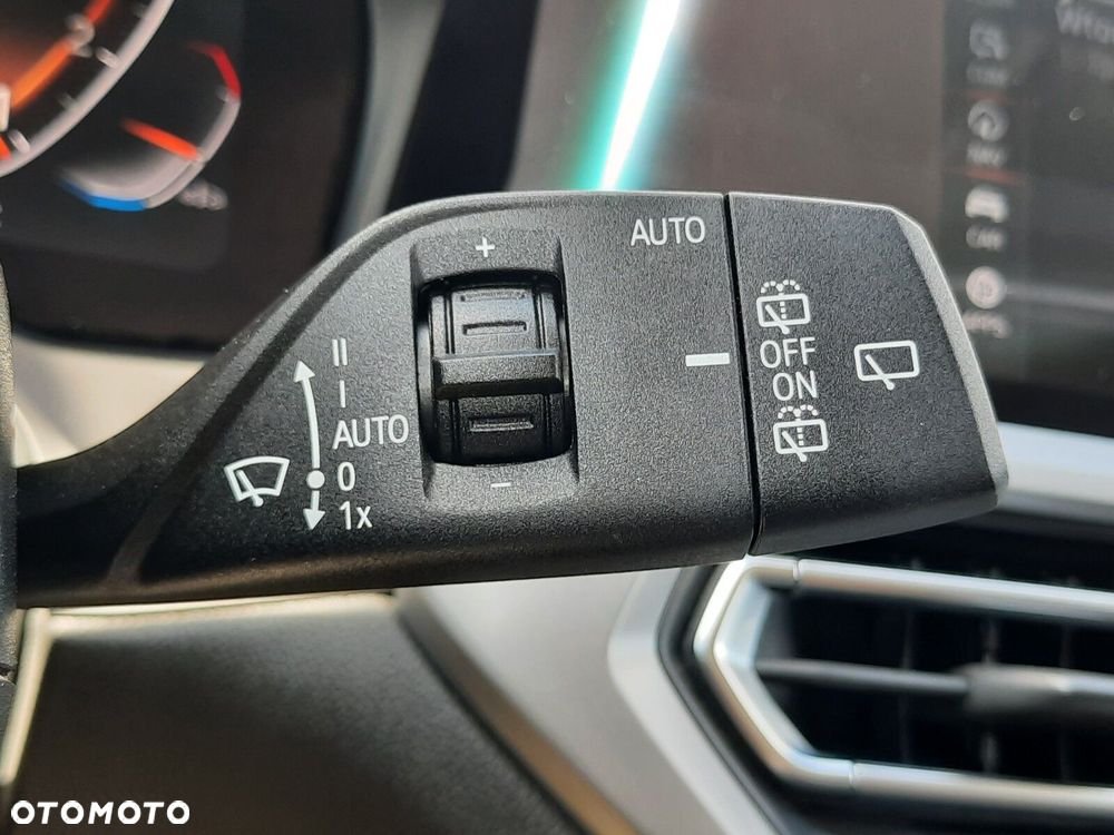 BMW Seria 3 318i Advantage - 37