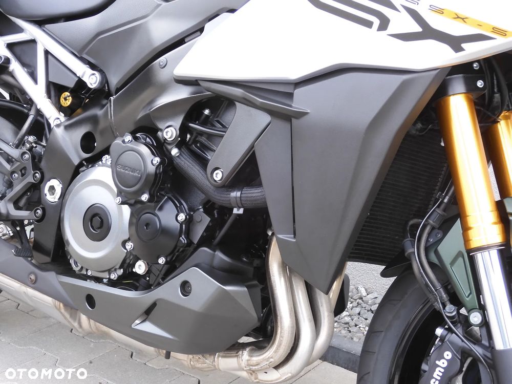 Suzuki GSX - 8