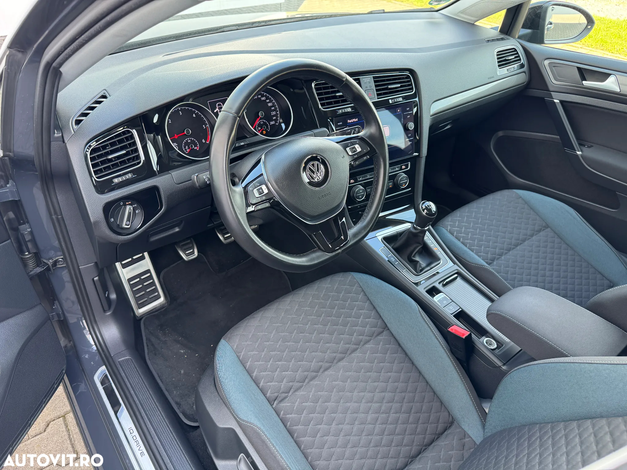 Volkswagen Golf 1.6 TDI (BlueMotion Technology) Comfortline - 18
