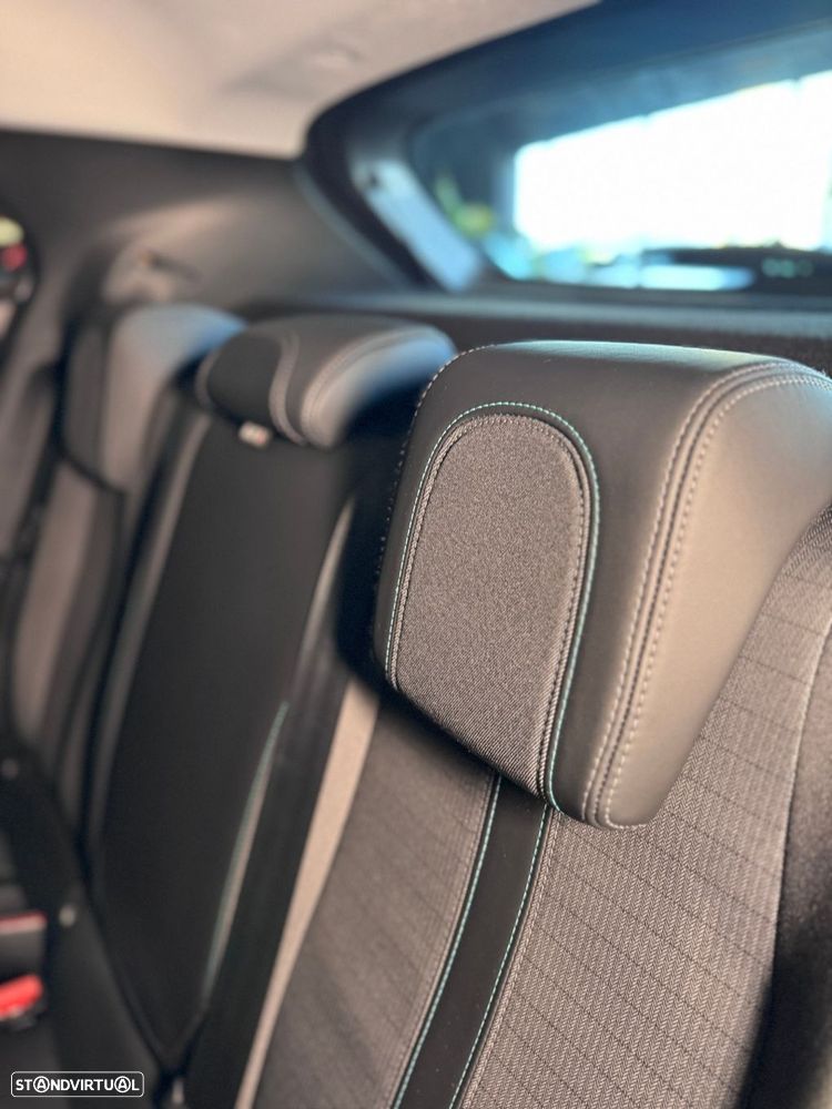 Peugeot 2008 1.2 PureTech Allure Pack - 42