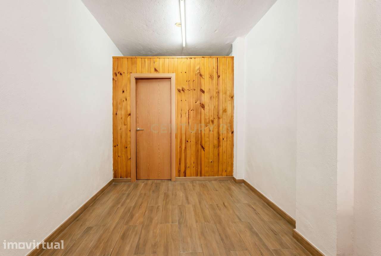 Garagem transformada em T0 - Torre da Marinha - OPORTUNIDADE DE INVEST - Grande imagem: 5/18