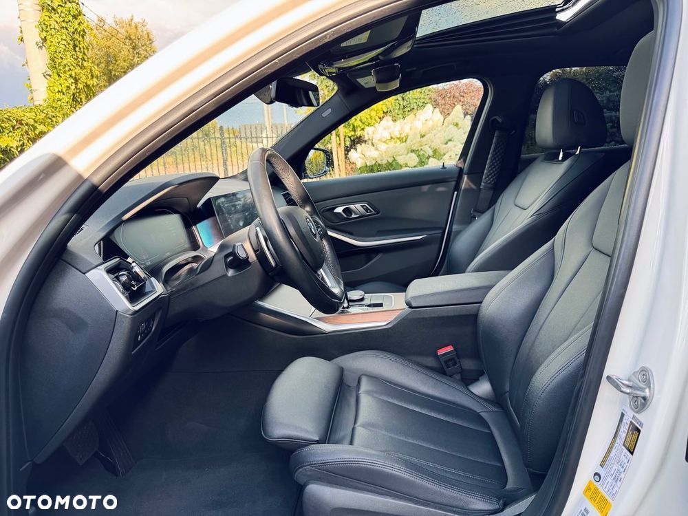 BMW Seria 3 330i Sport Line - 25