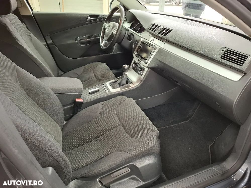 Volkswagen Passat 1.6 TDI DPF BlueMotion Technology Comfortline - 12