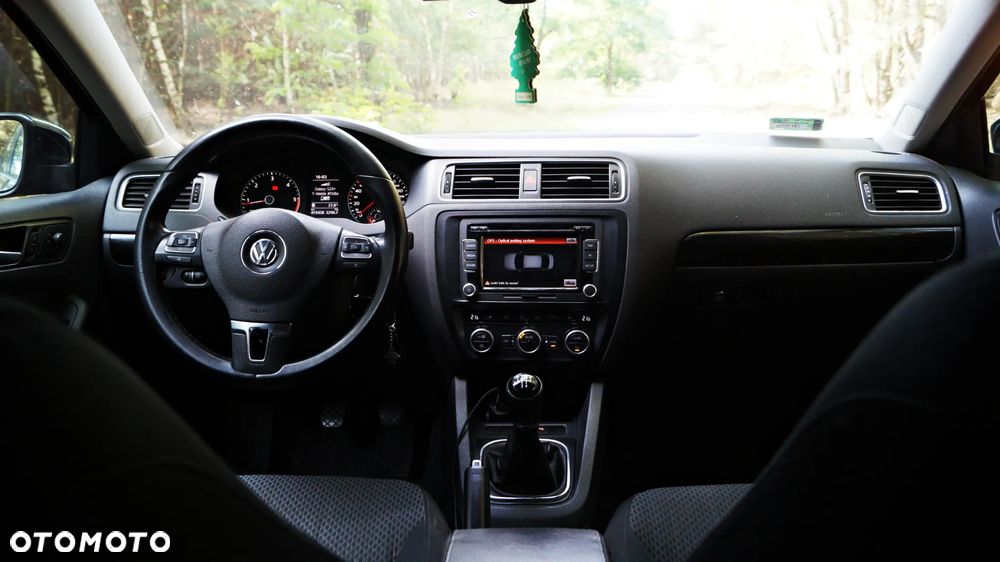 Volkswagen Jetta 1.6 TDI Comfortline - 12