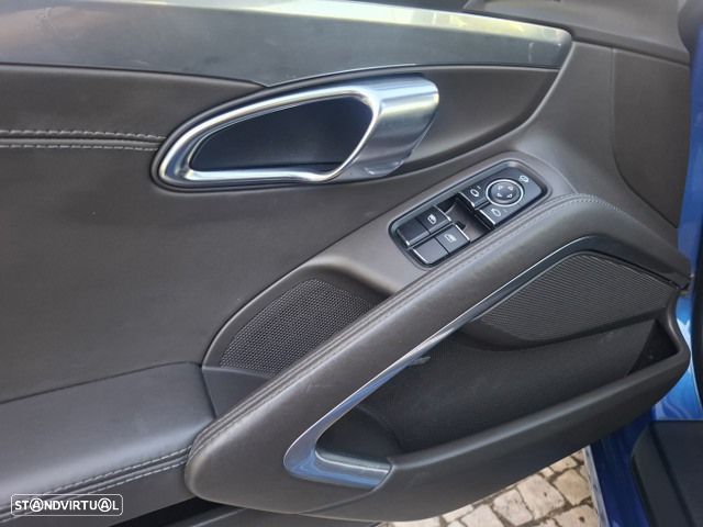 Porsche 911 Série F - 27