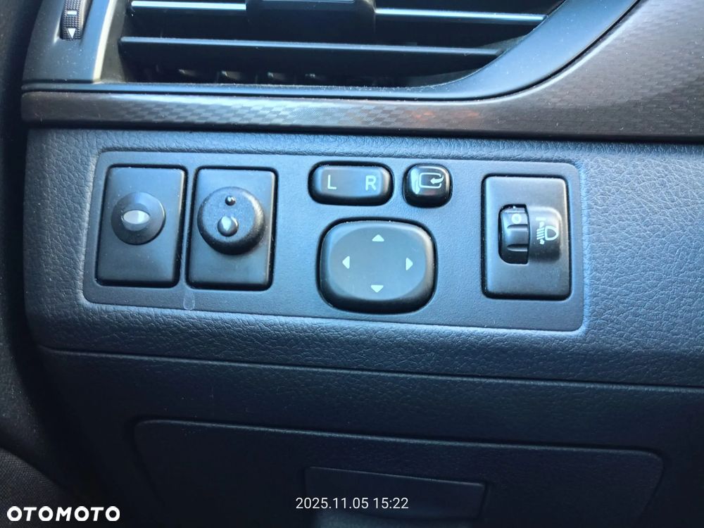 Toyota Avensis 1.8 Premium MS - 12