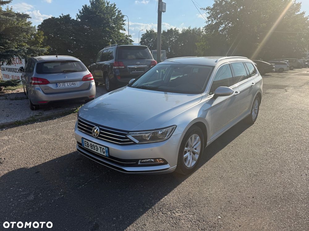 Volkswagen Passat ver-variant-1-6-tdi-scr-dsg-comfortline - 1