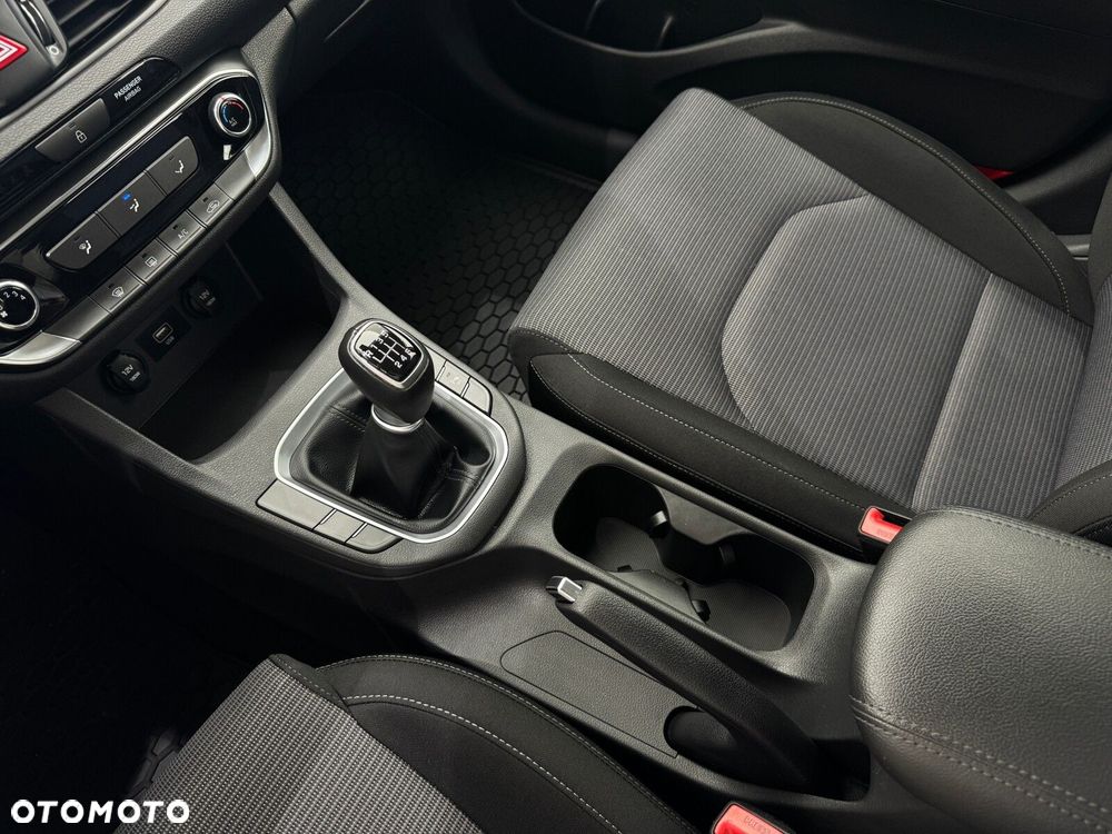 Hyundai i30 1.5 DPI Classic + - 25