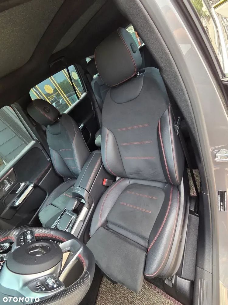 Mercedes-Benz GLB 250 4-Matic AMG Line 8G-DCT - 24
