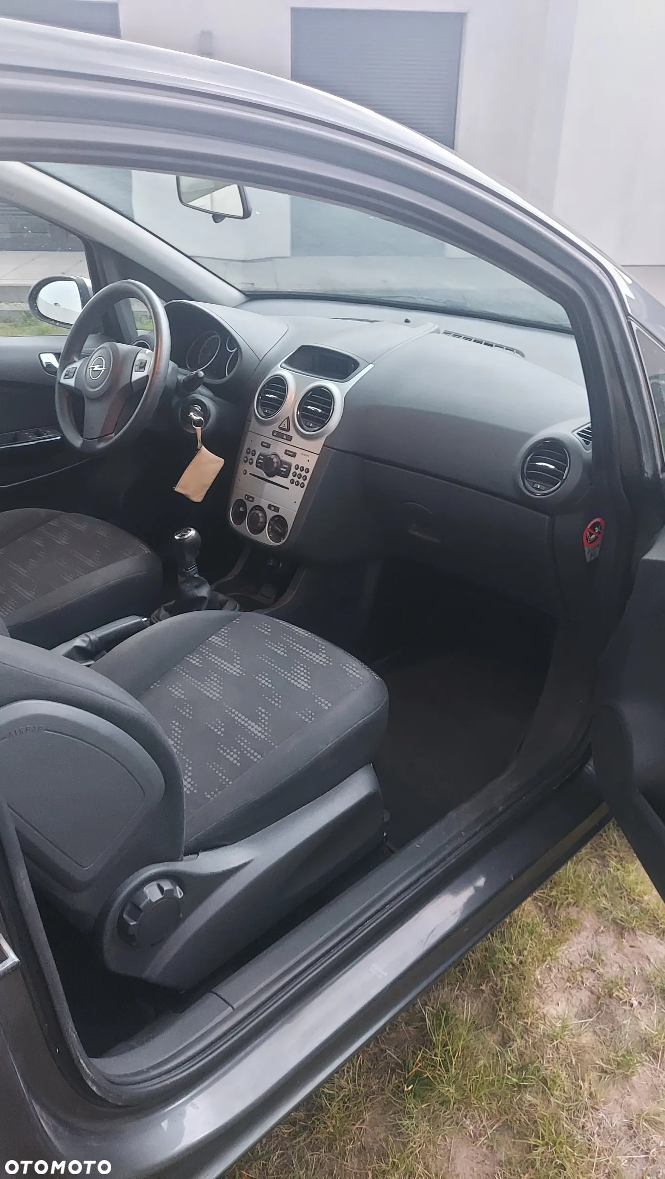 Opel Corsa 1.2 16V Cosmo - 4