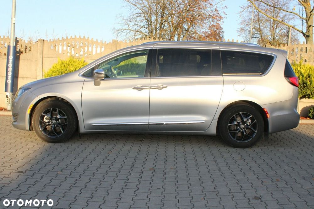 Chrysler Pacifica - 33
