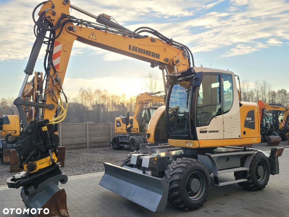 Liebherr A914 compact / ROTOTILT ze szczypcami / SUPER STAN / - 2