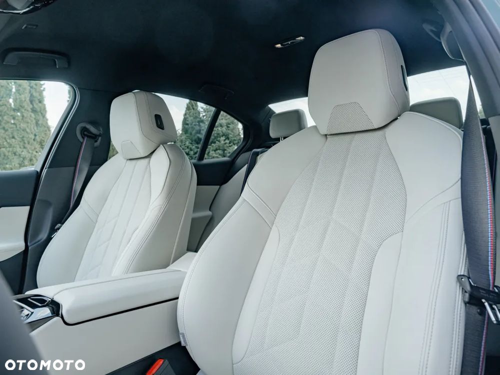 BMW Seria 5 520d xDrive - 16