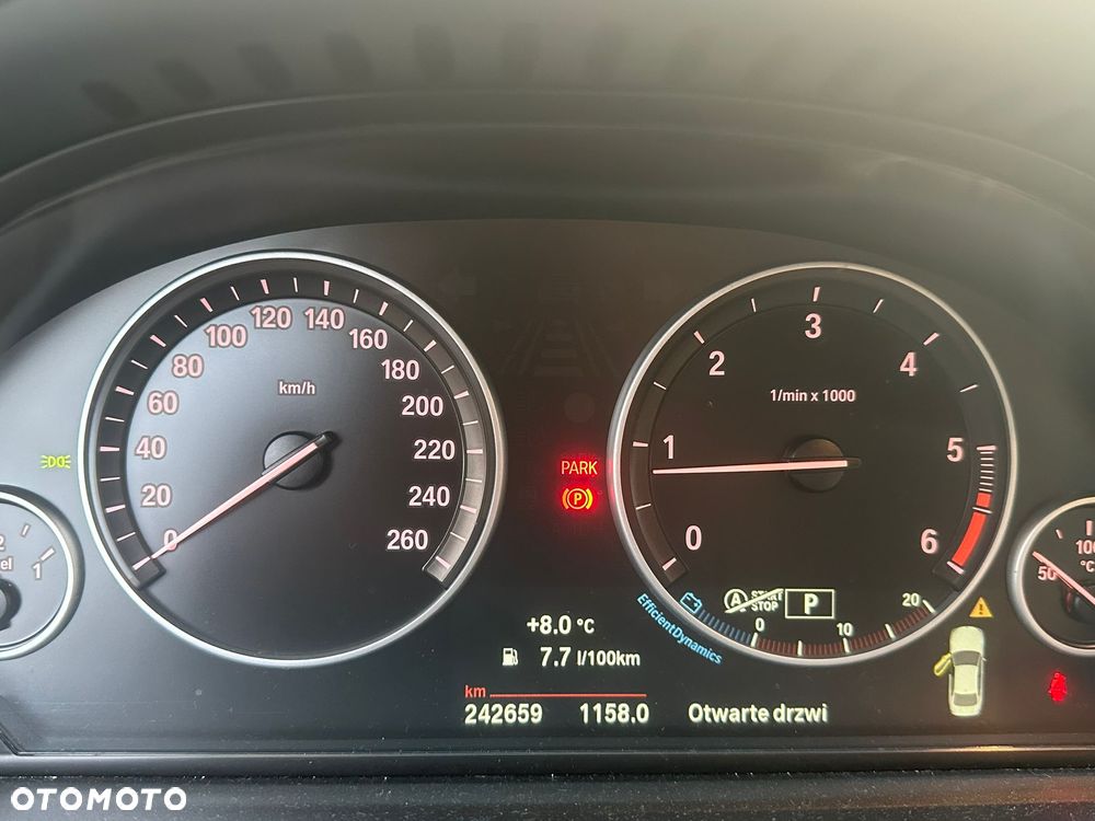 BMW Seria 5 520d xDrive - 9