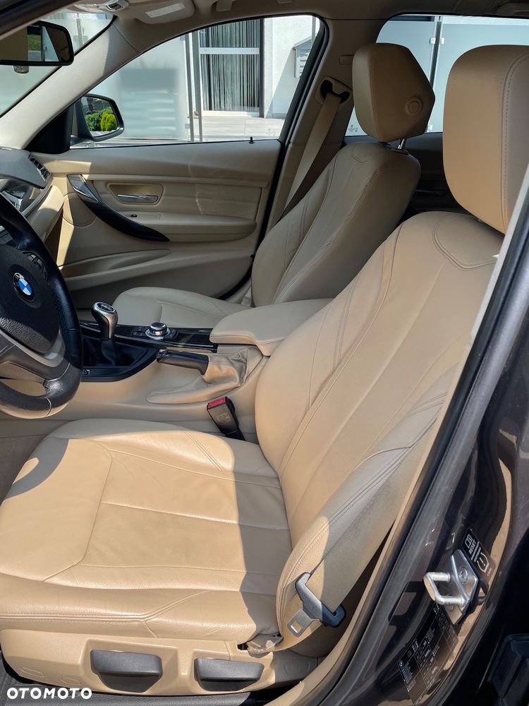 BMW Seria 3 318d Luxury Line - 18