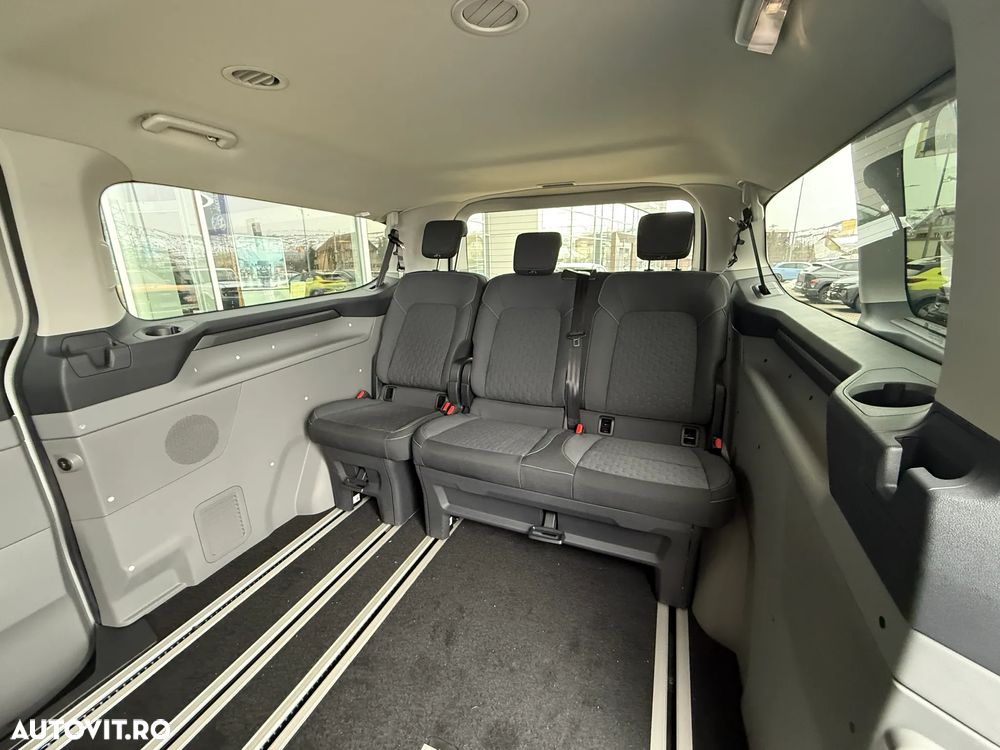 Ford Tourneo Custom - 29