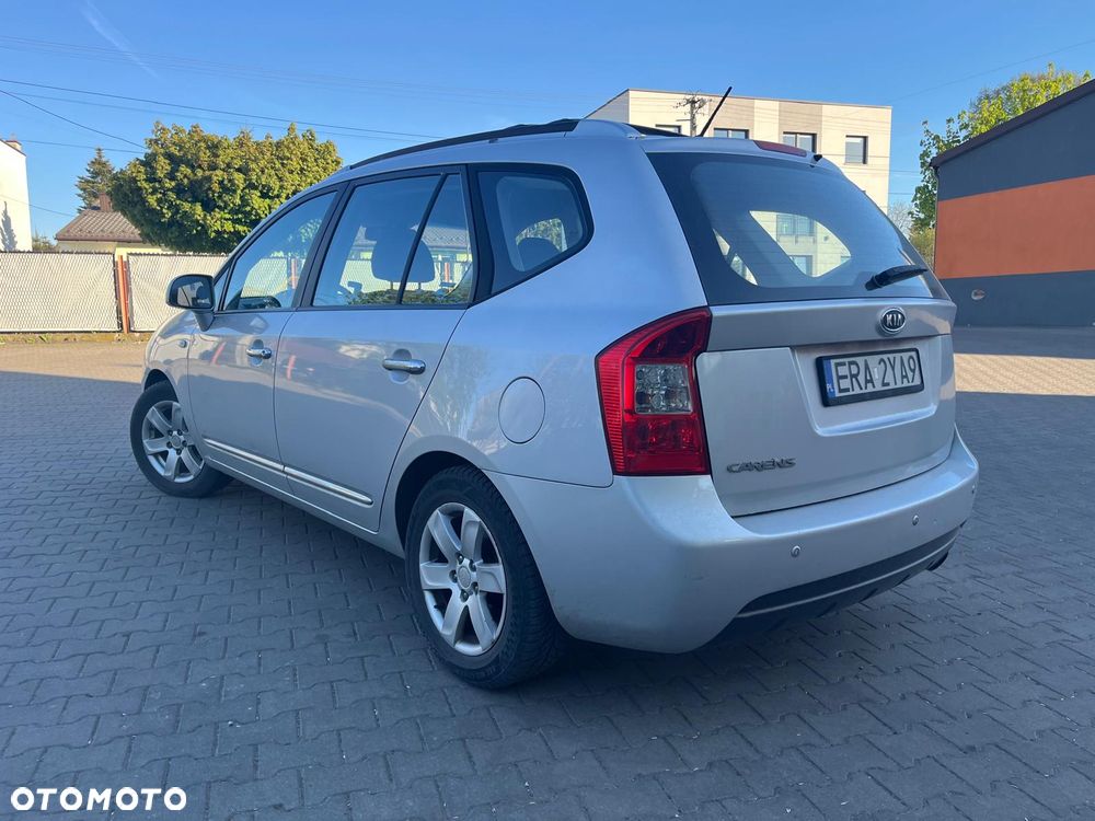 Kia Carens 2.0 EX - 6
