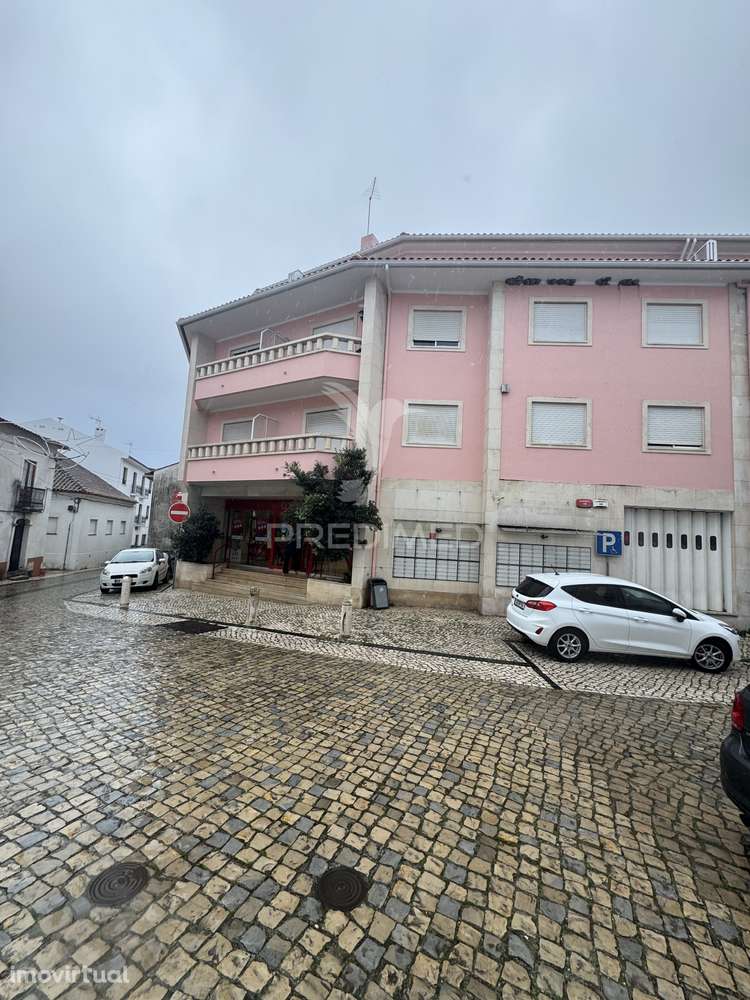 Escritório (com projeto para habitação para T2) - Grande imagem: 2/19