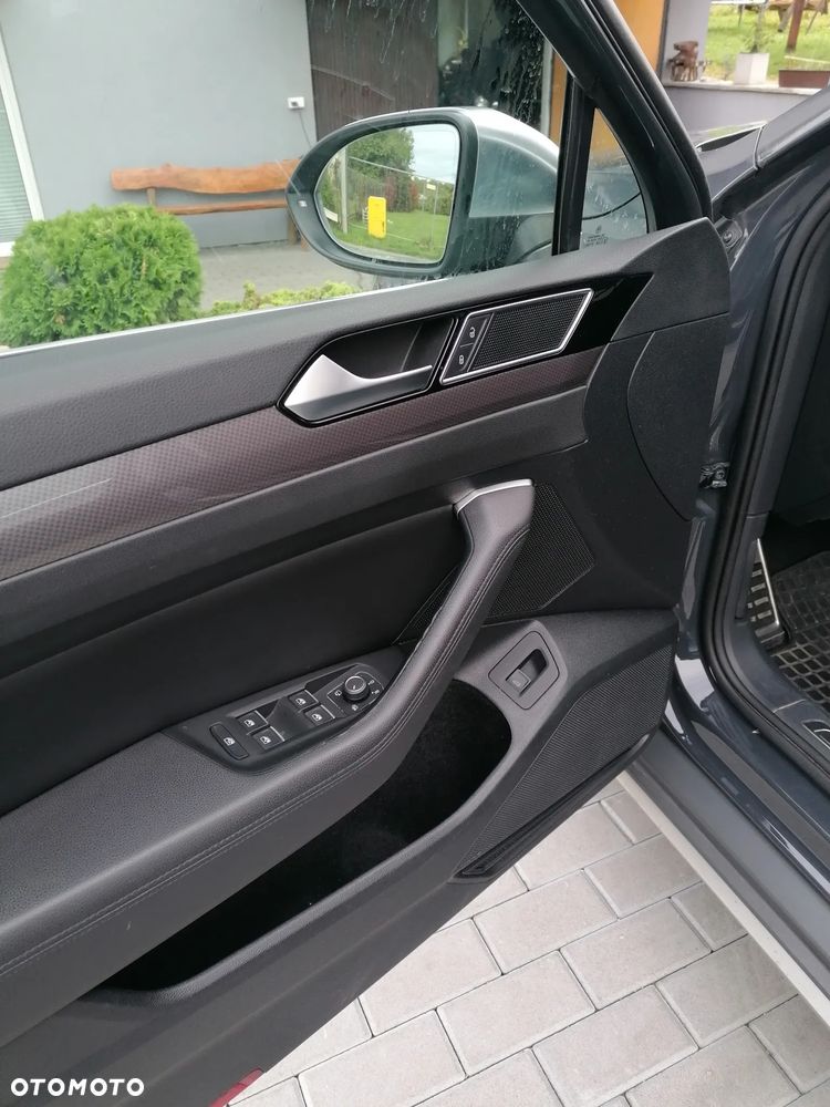 Volkswagen Passat - 33