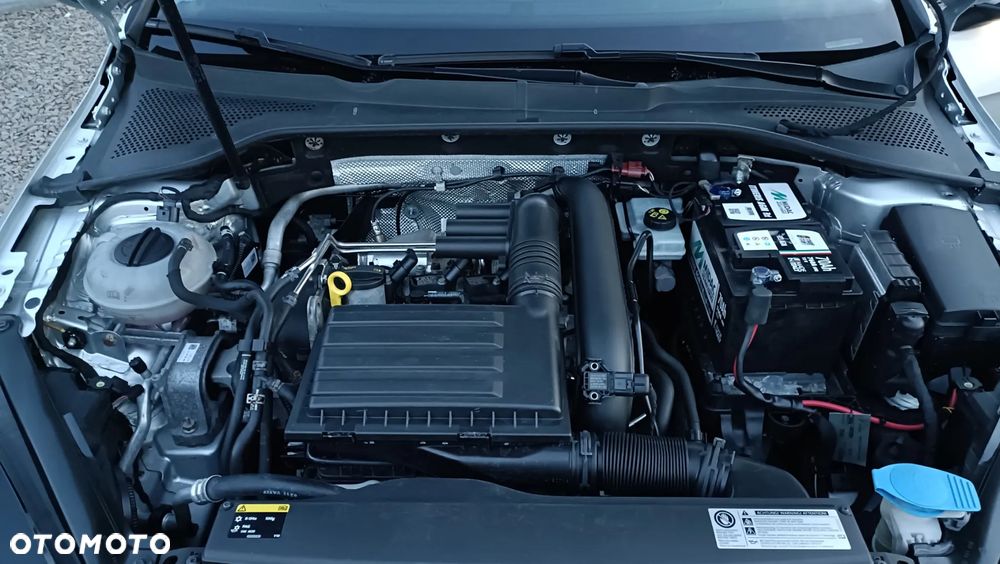 Volkswagen Golf - 22