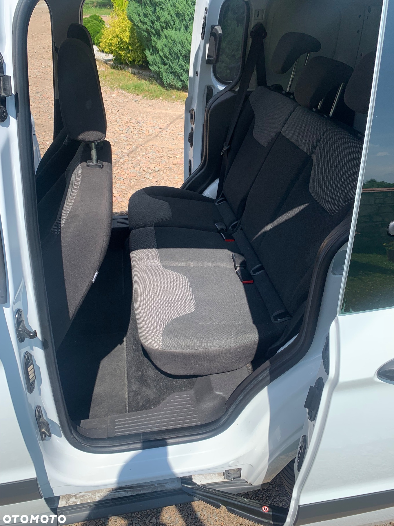 Ford Transit Courier - 10