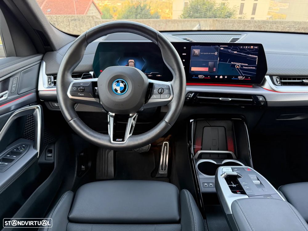 BMW iX2 eDrive20 Pack Desportivo M - 5