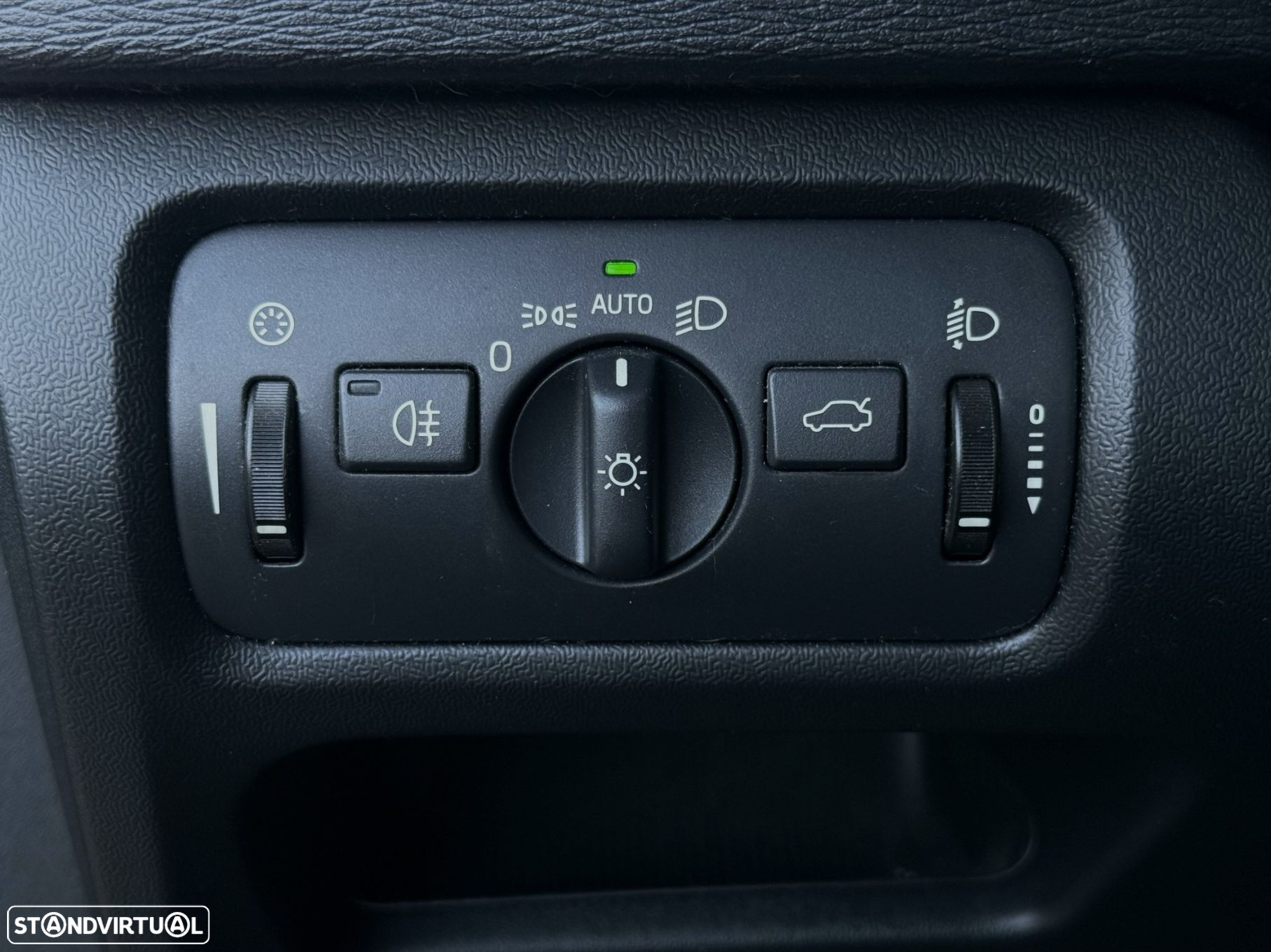 Volvo V40 2.0 D2 Momentum Eco - 10