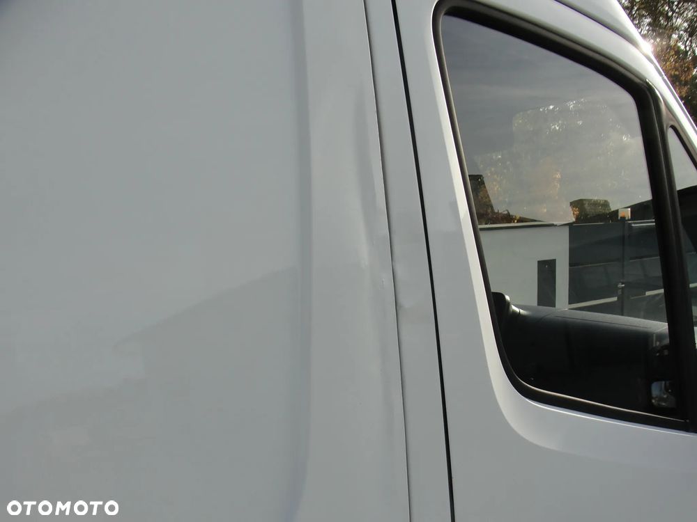 Mercedes-Benz Sprinter - 22