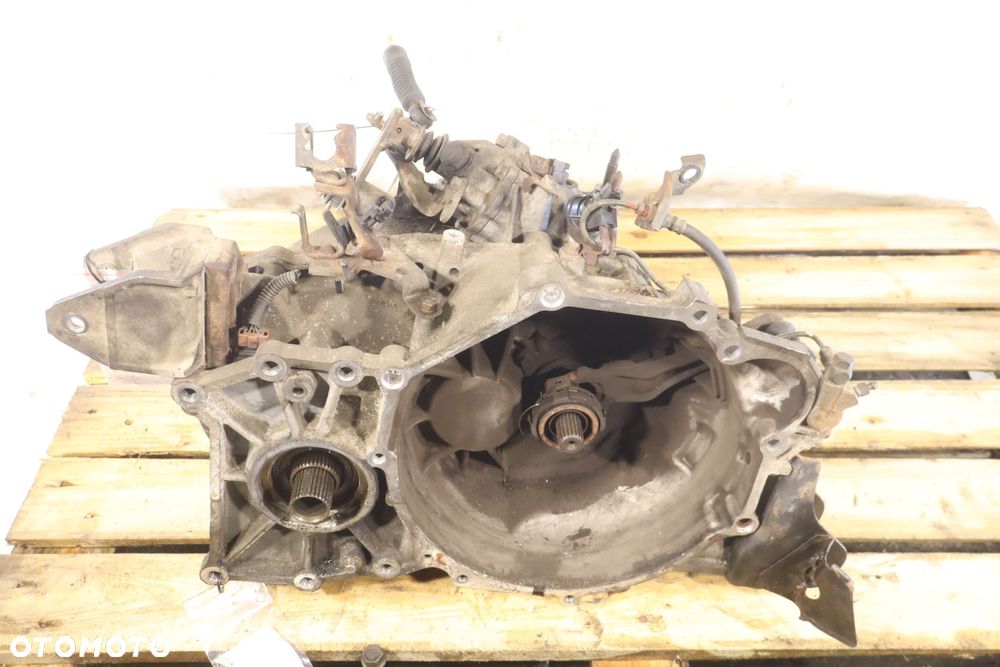SKRZYNIA BIEGÓW 5 BIEGOWA MITSUBISHI OUTLANDER I 2.0 BJ7245 - 5
