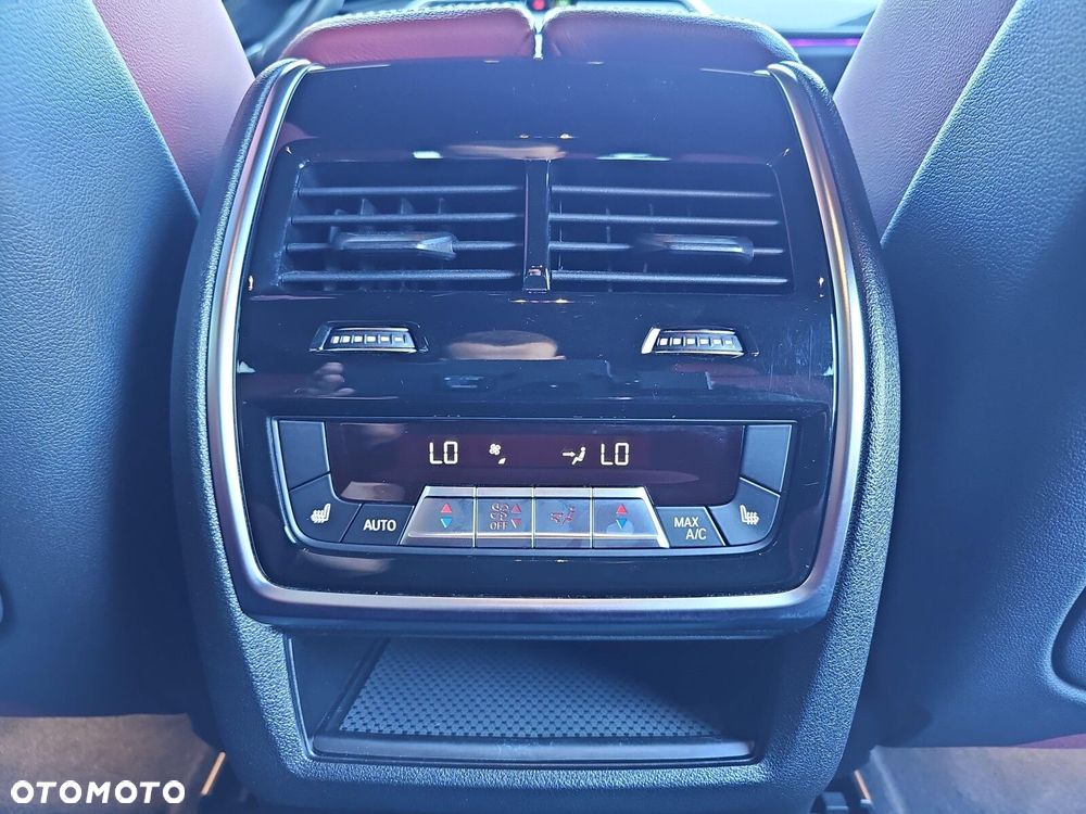 BMW X6 M50i - 32
