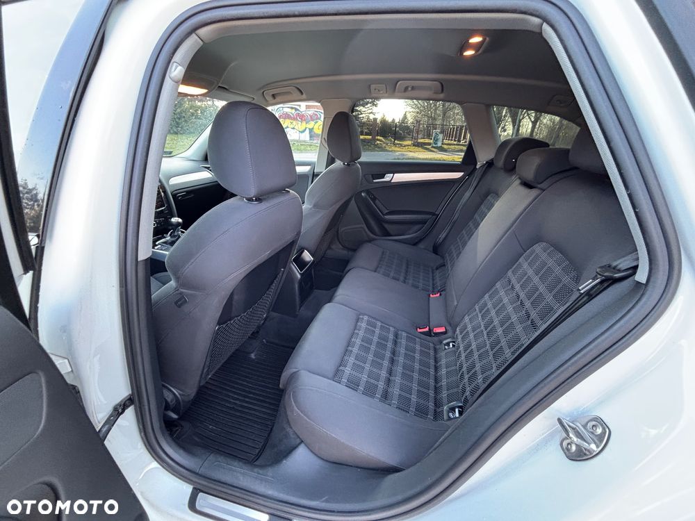 Audi A4 Avant 2.0 TDI Quattro Line - 16