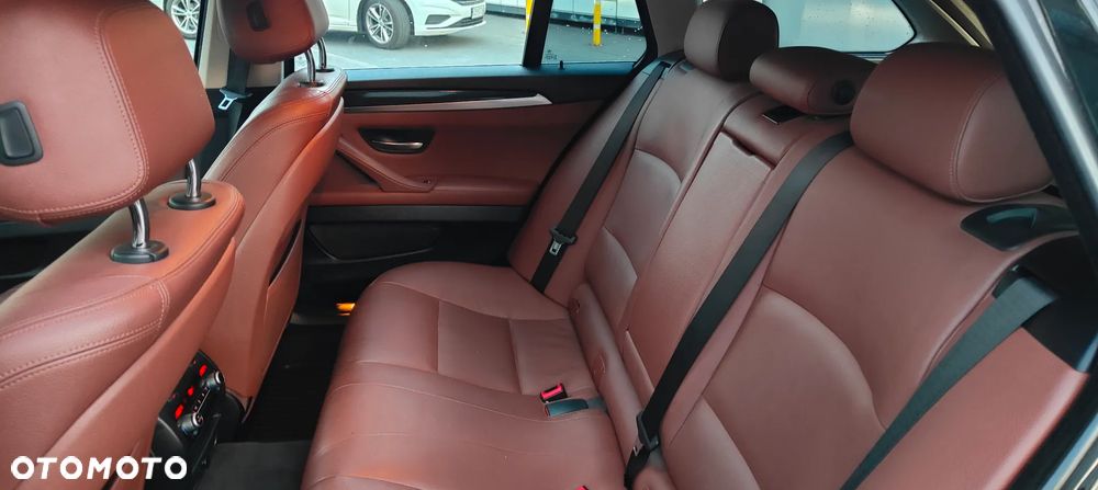 BMW Seria 5 525d Luxury Line - 13