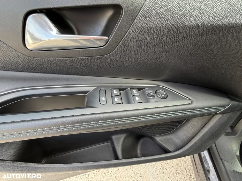 Peugeot 3008 1.2 PureTech 130 EAT8 Allure Pack - 17