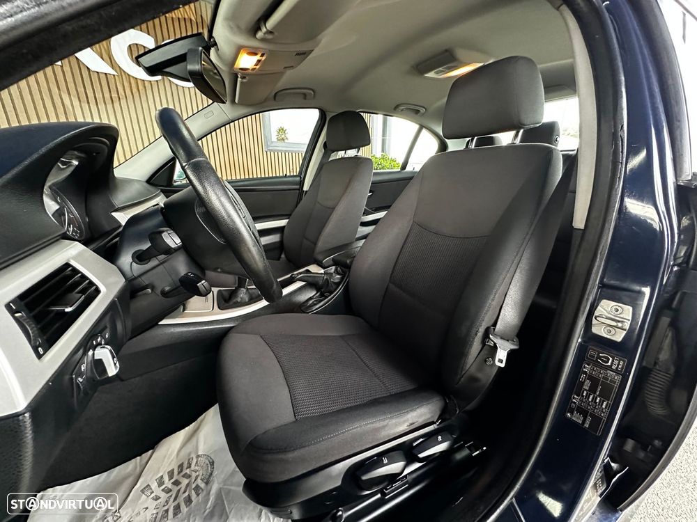 BMW 318 d Dynamic - 16