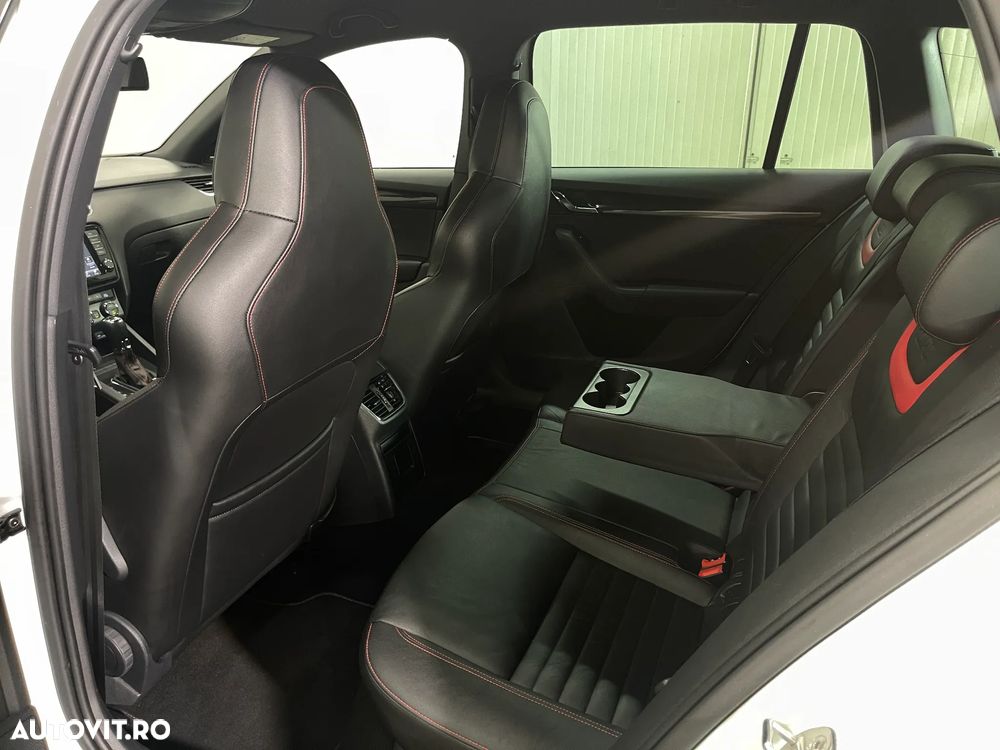 Skoda Octavia 2.0 TDI DSG RS - 12