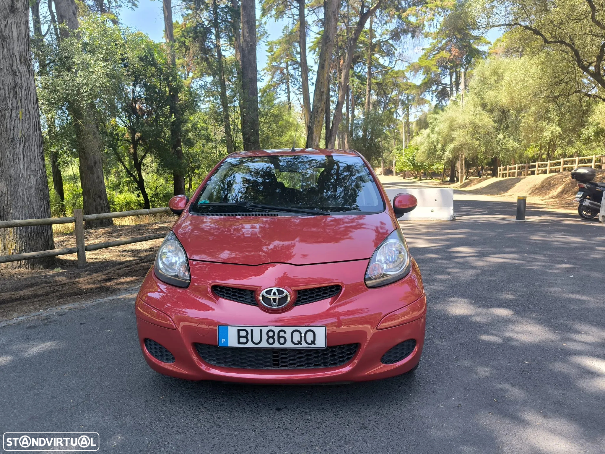 Toyota Aygo 1.0 Plus - 2