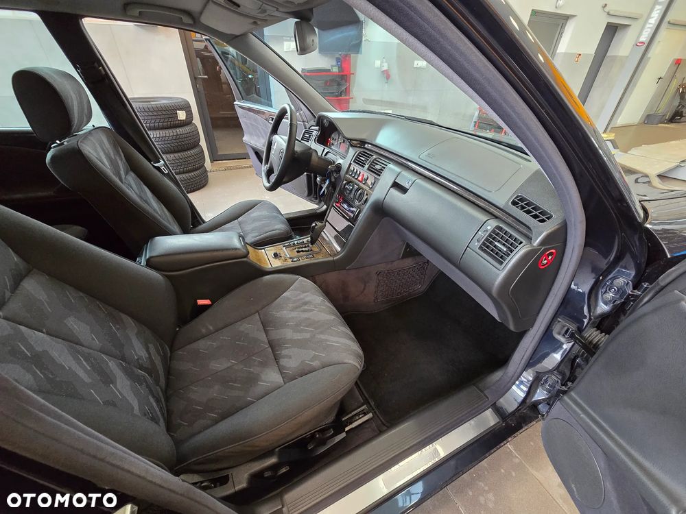 Mercedes-Benz Klasa E - 14